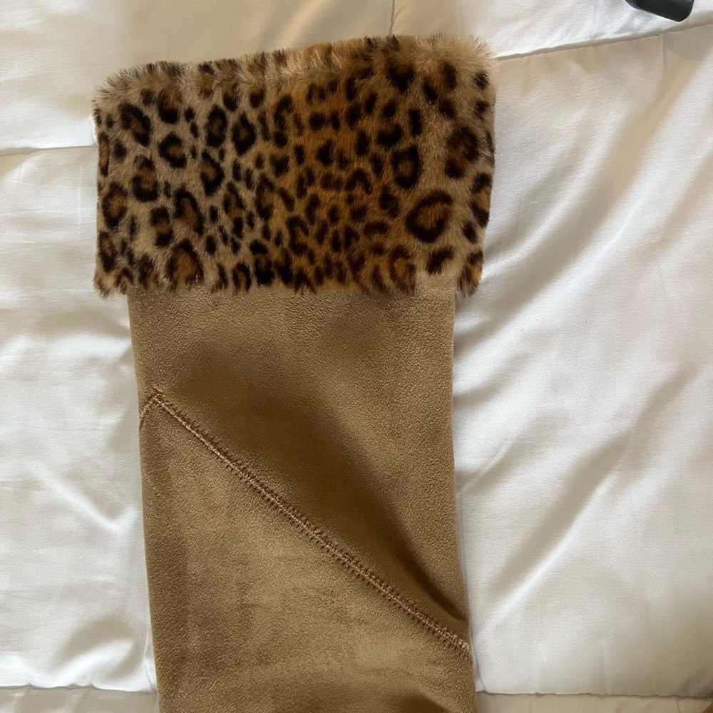 Like new classic Newport News faux fur/shearling long coat - Picture 8 of 10